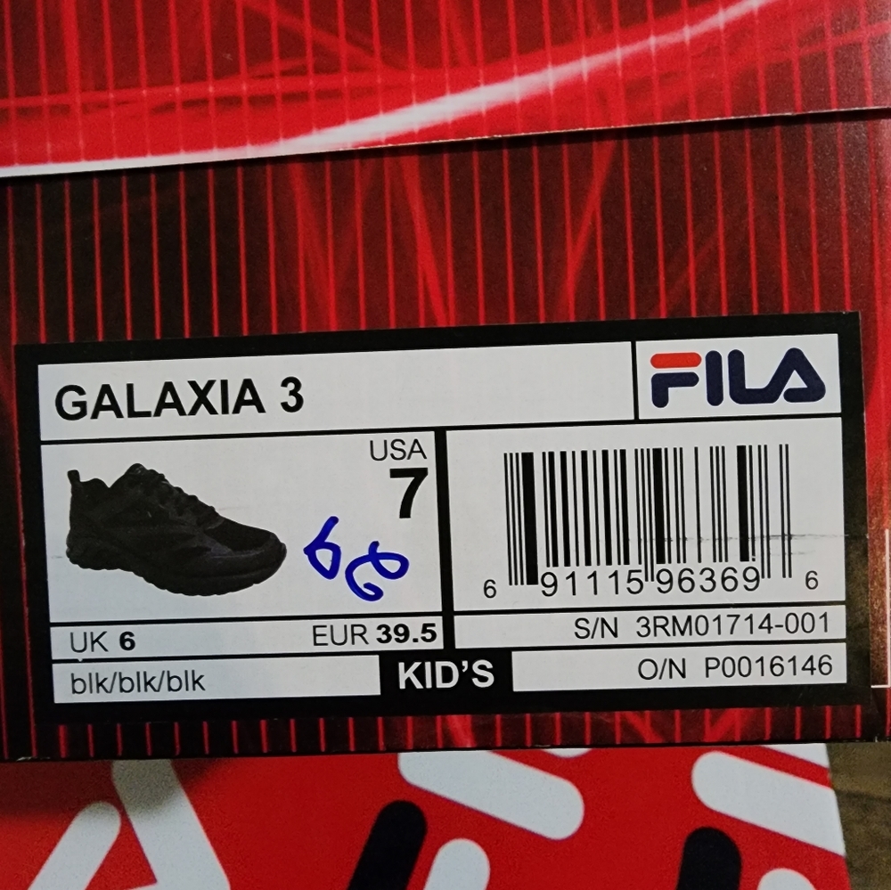 Fila youth size 7 boys sneakers